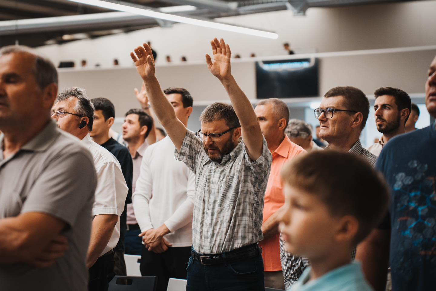 biserica sfanta treime oradea slujba